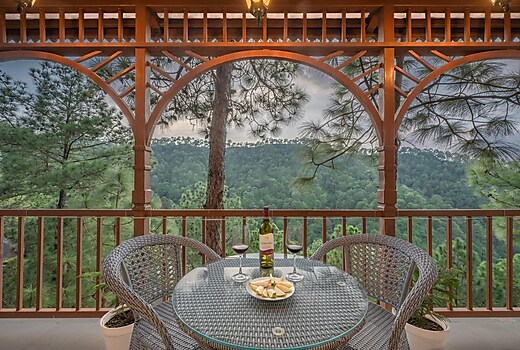 Sukoon Estate | 3 Bedroom Luxe villa in Kasauli with Lawn/BBQ