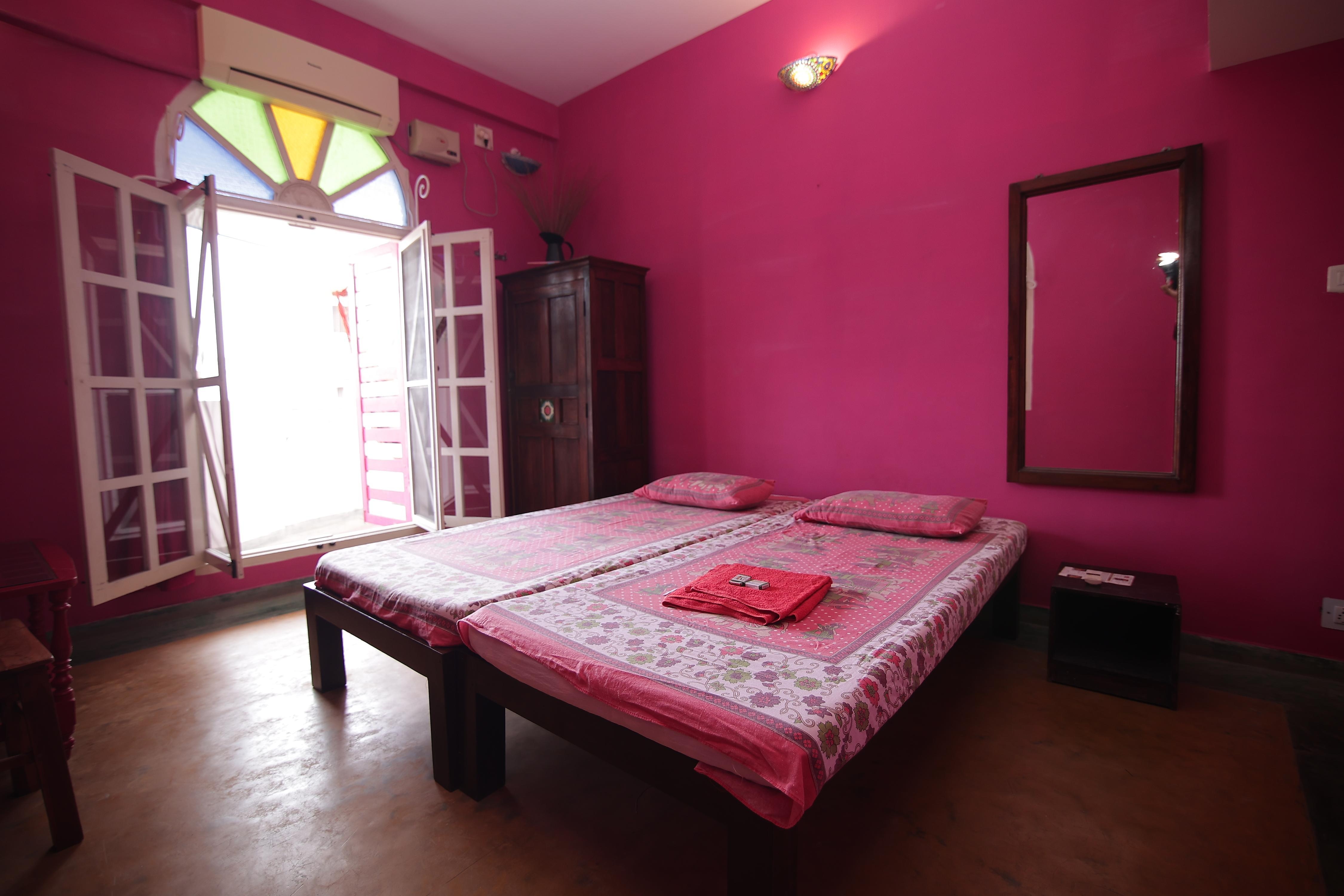 Holi-wood Guest House - Tap to explore photos