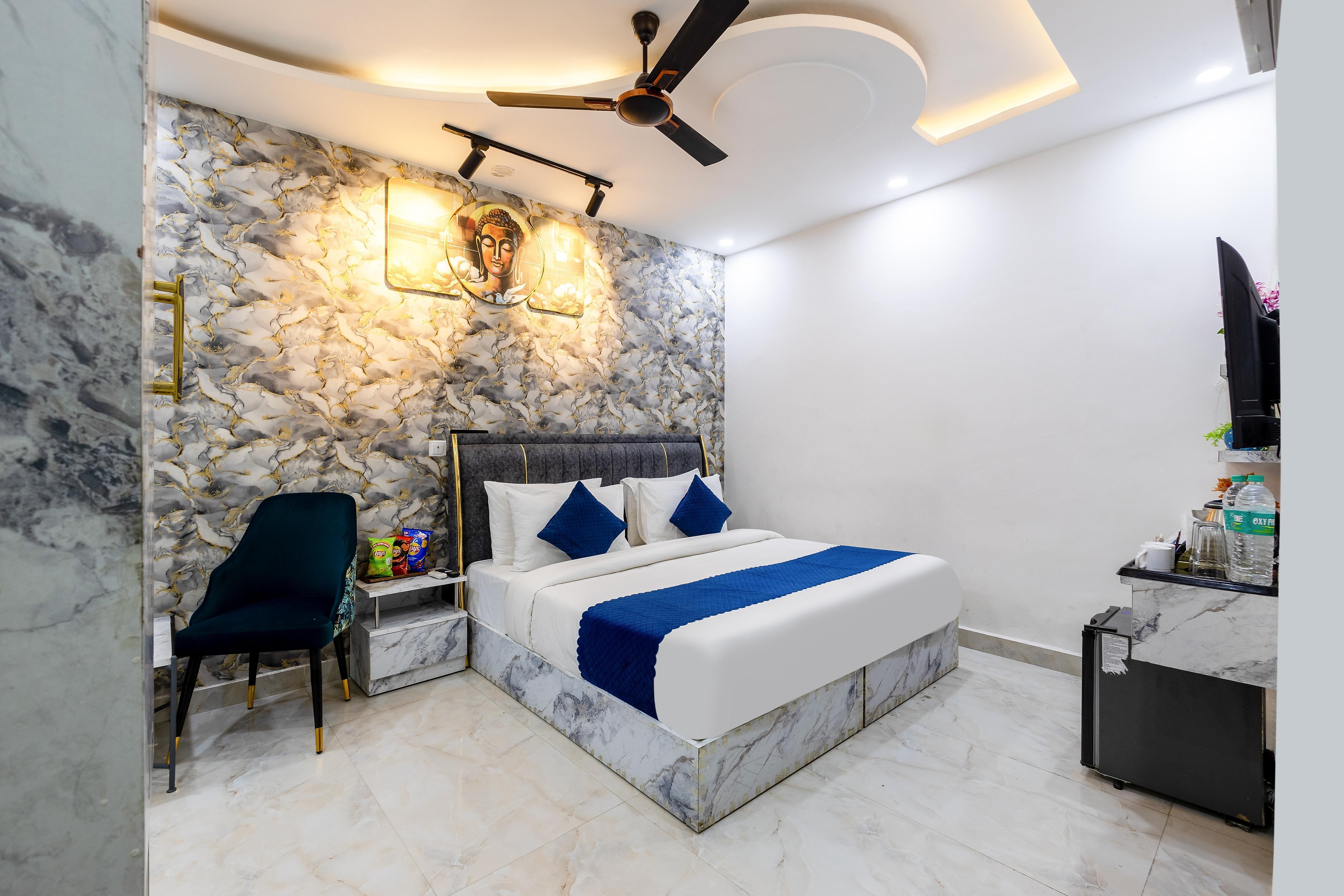 Amaze Stays Noida Sector 70 - Tap to explore photos