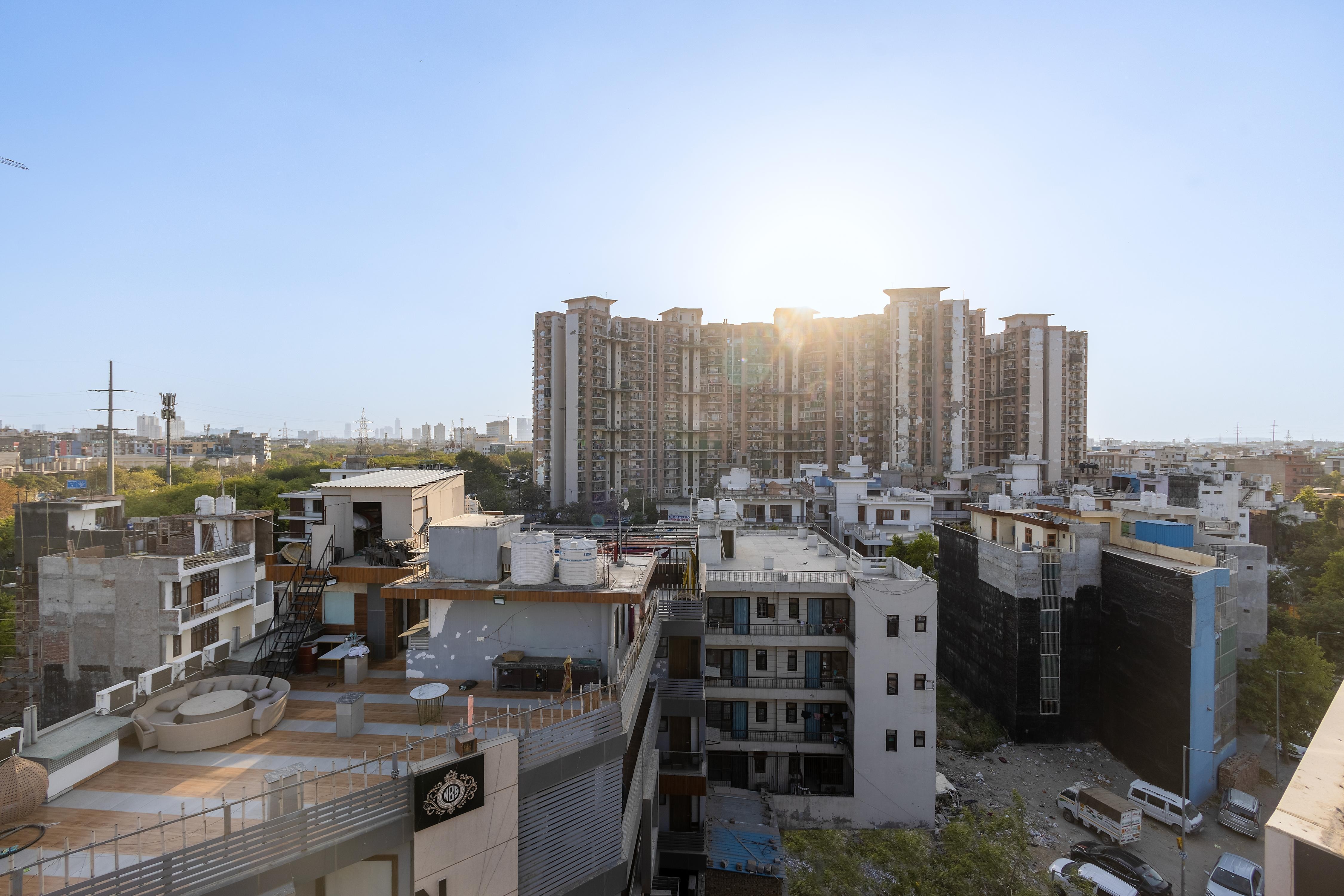 Amaze Stays Noida Sector 70 - Tap to explore photos