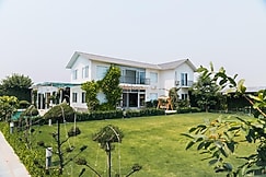 Taj Farmhouse, Noida