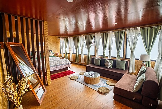 Monratino Himadrie || Near Mall Road|| Kanchenjunga  View