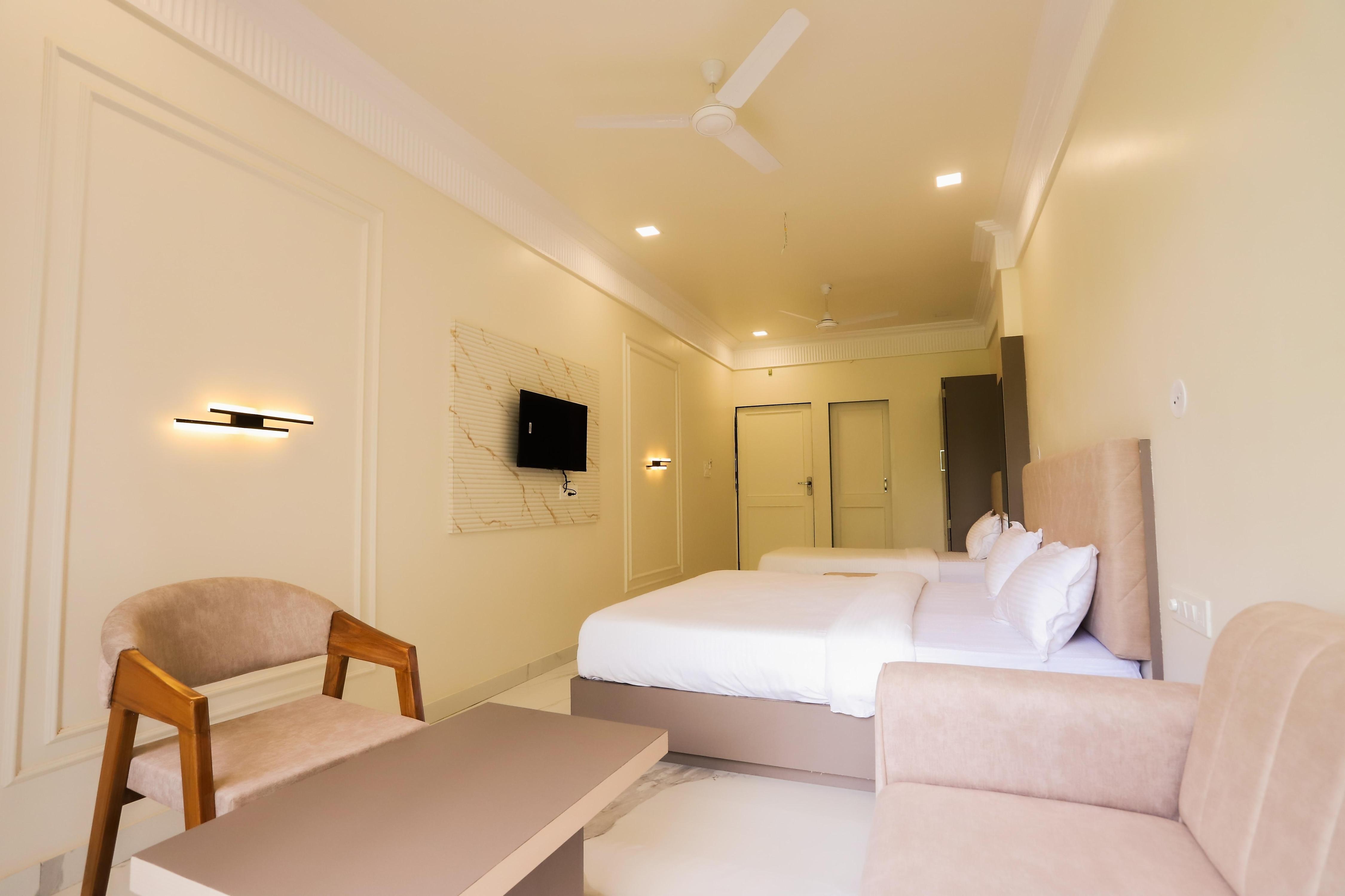 Hotel Indra Palace - Tap to explore photos