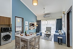 1BHK w Pool & Sauna | 2km to Calangute & Baga Beach | Hireavilla, Goa