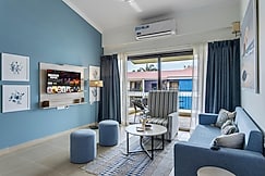 1BHK w Pool & Sauna | 2km to Calangute & Baga Beach | Hireavilla, Goa