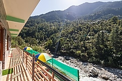 Tirthan River Echoes, Banjar