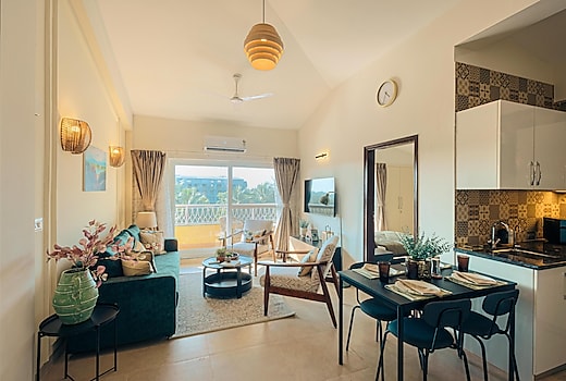 Stunning 2 BHK Apartment with Lift & pool | 5 mins drive to Candolim Beach