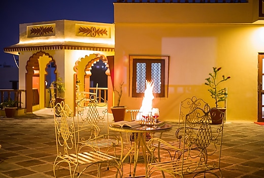 Alaya Stays 2 BHK With Garden & Outdoor Area | Abhimanyu Mansion Topaz