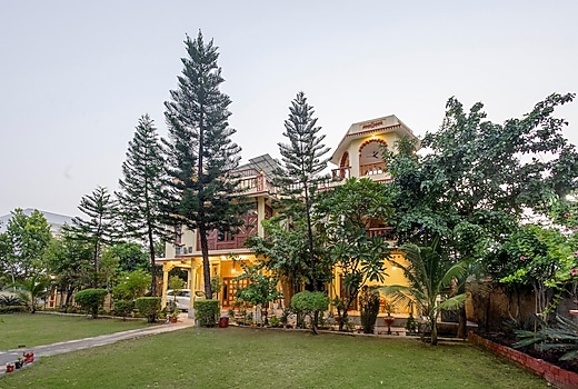 Alaya Stays 4 BHK with Outdoor Dining Area | Abhimanyu Mansion Sapphire