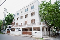 HK Guest Rooms, Guntur