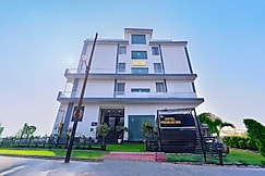 Treebo Premium Inn, Noida