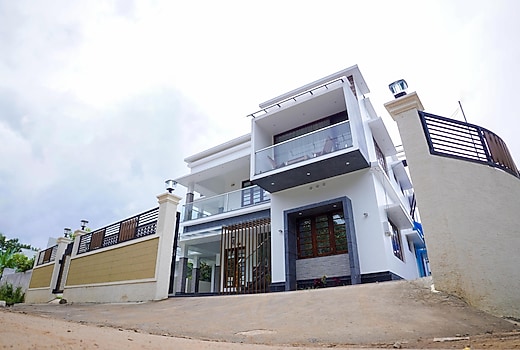 Teak and Lake Homestay