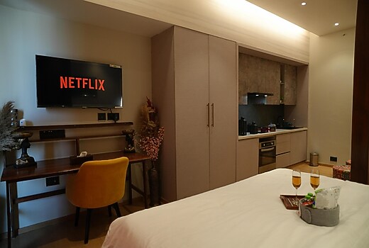 The Vibrant Home  A Luxury Stay