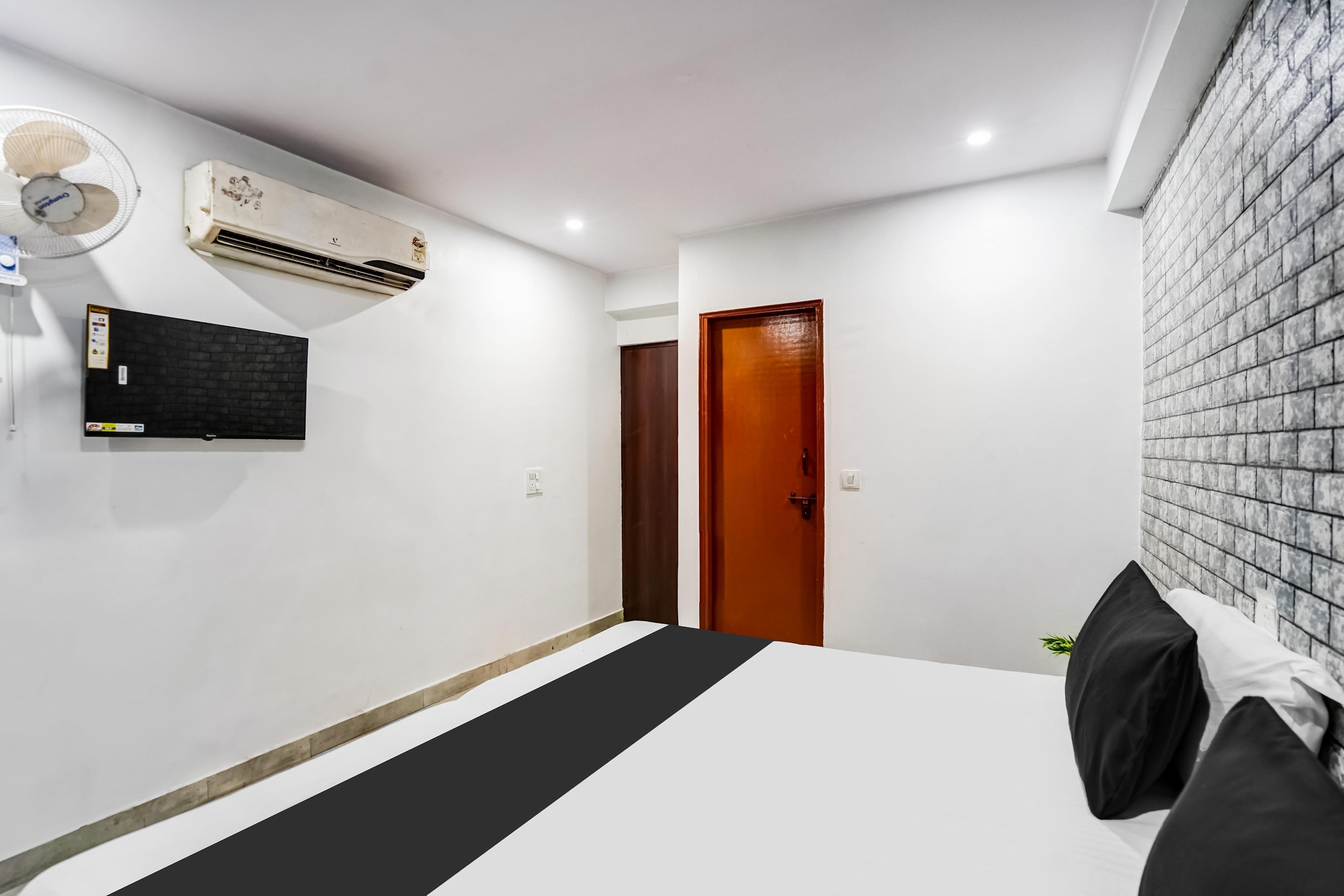 Hotel O TRUE RESIDENCY NEARBY GIP MALL - Tap to explore photos