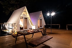 River Deck Glamping, Pachmarhi