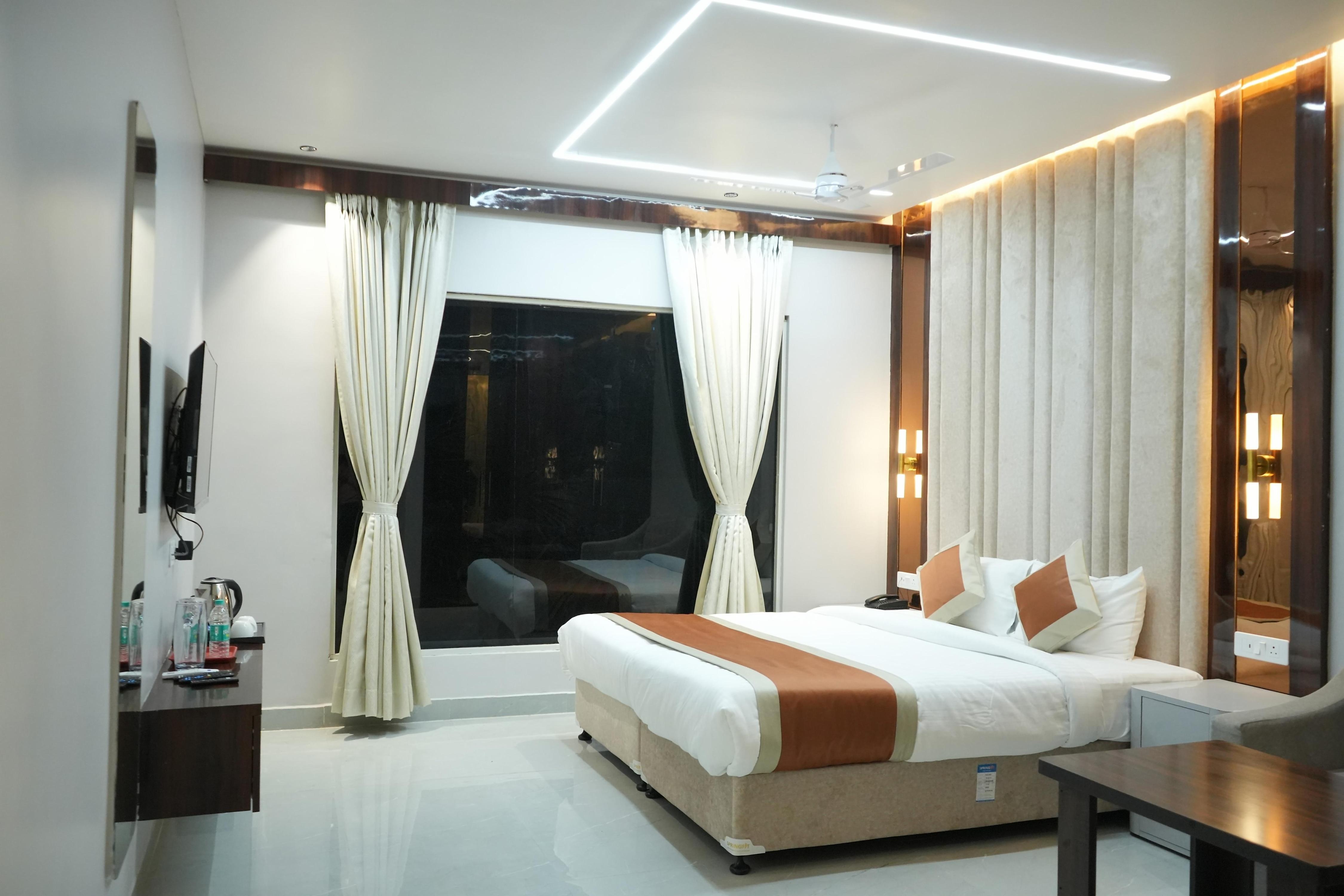 Tripli Hotels Evara Inn - Tap to explore photos