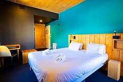 The People Les 2 Alpes, Nice