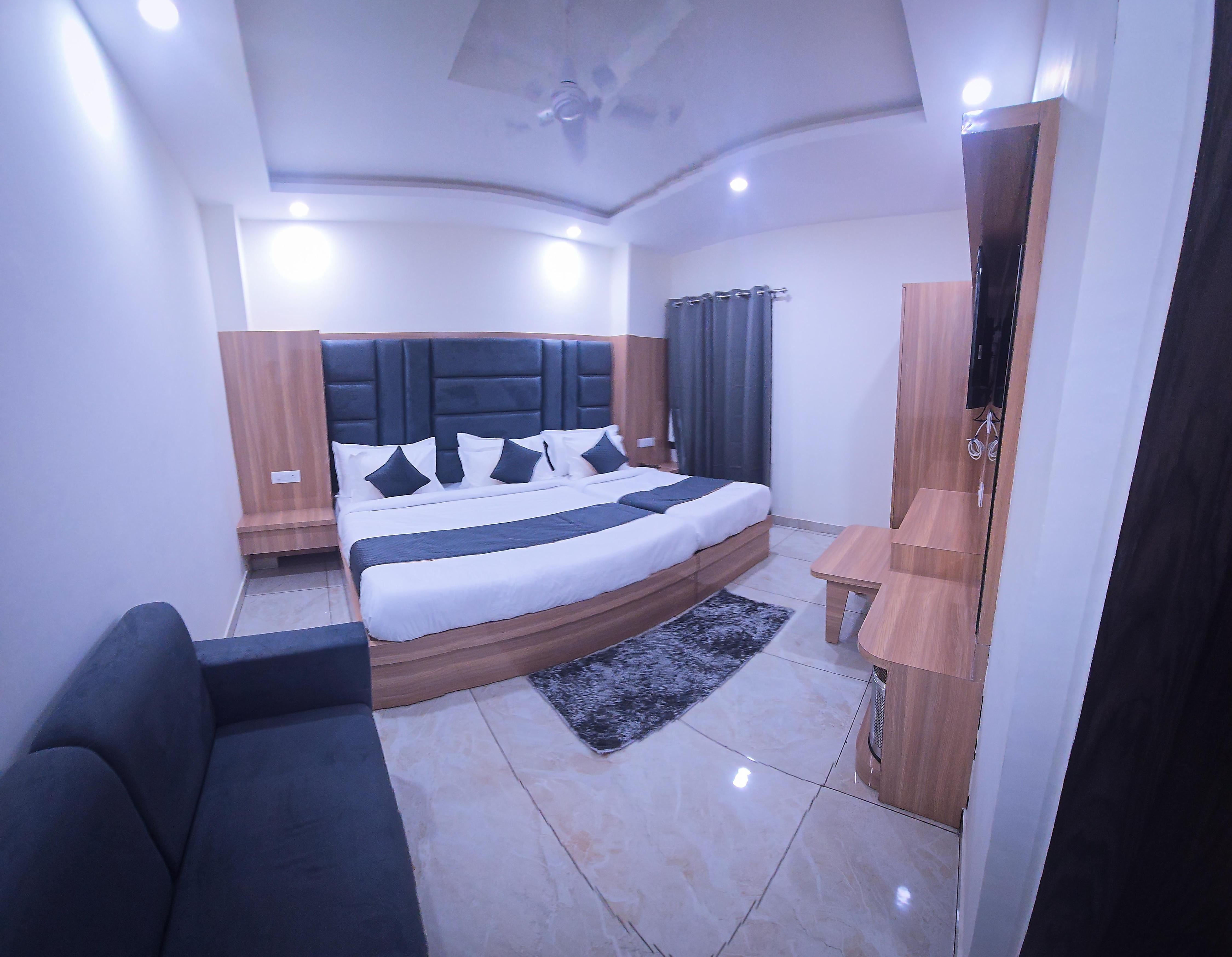 Hotel The Katra Avenue - Tap to explore photos