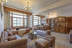 Luxury 3 BHK Apartment with Hill views & Garden, Theog