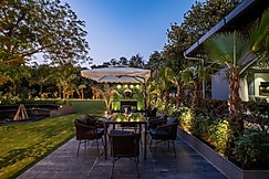 Twin Palms   Luxury Farm Living, Delhi