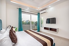 Saavi Hotel Sector- 45, Gurgaon