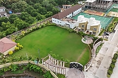 Unique resort & Lifestyle, Valsad