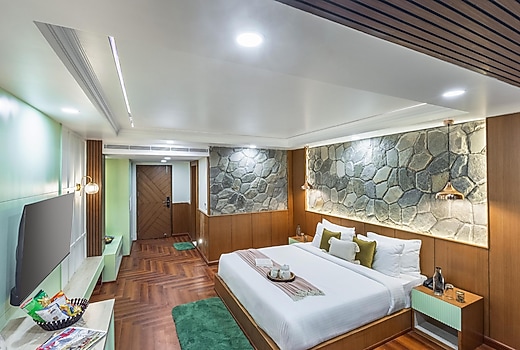 Graceful 5 BHK Villa with Garden in Shimla