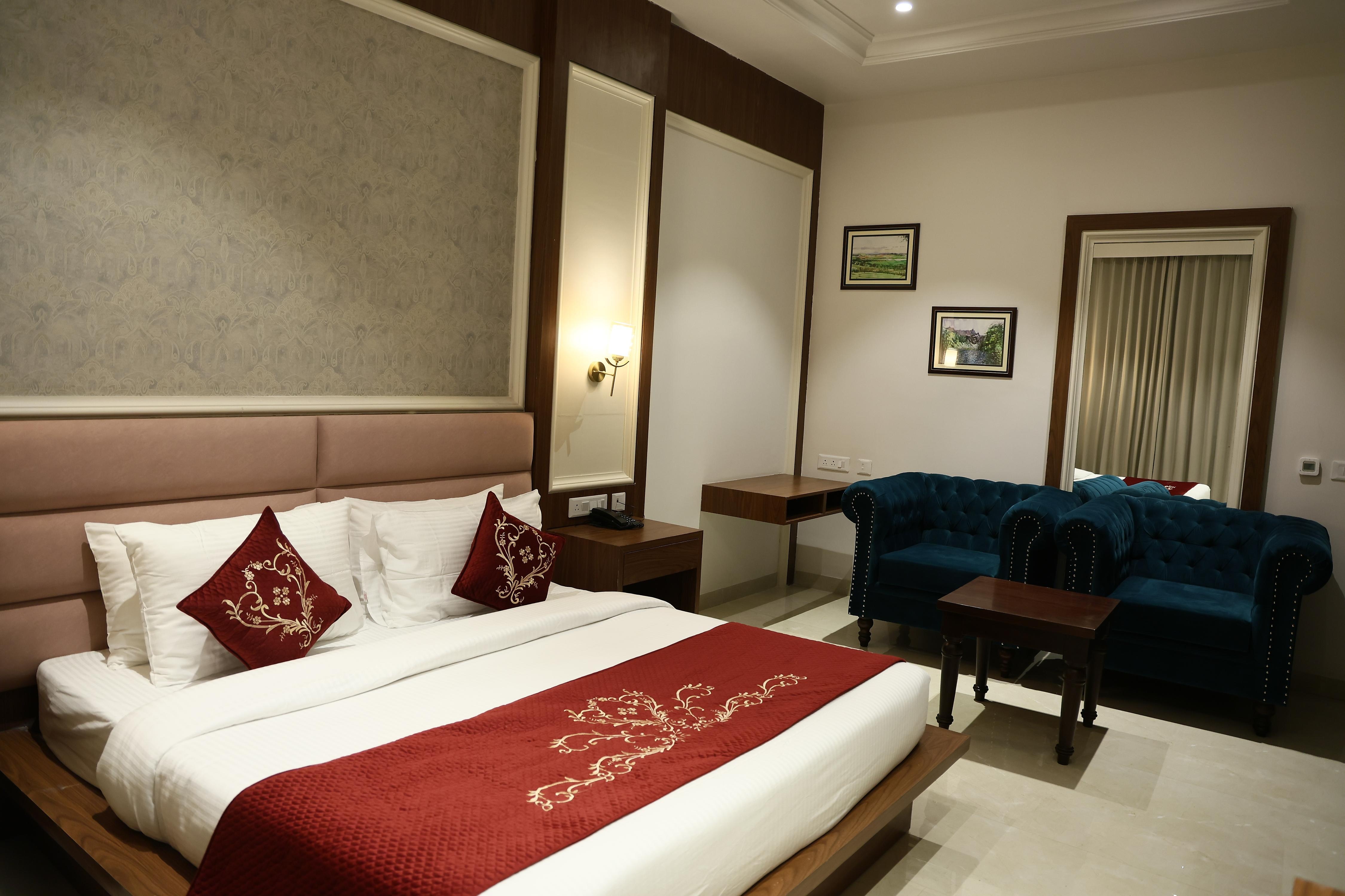 Hotel Sukh Farm 5-minute drive to Banasar Bagh - Tap to explore photos