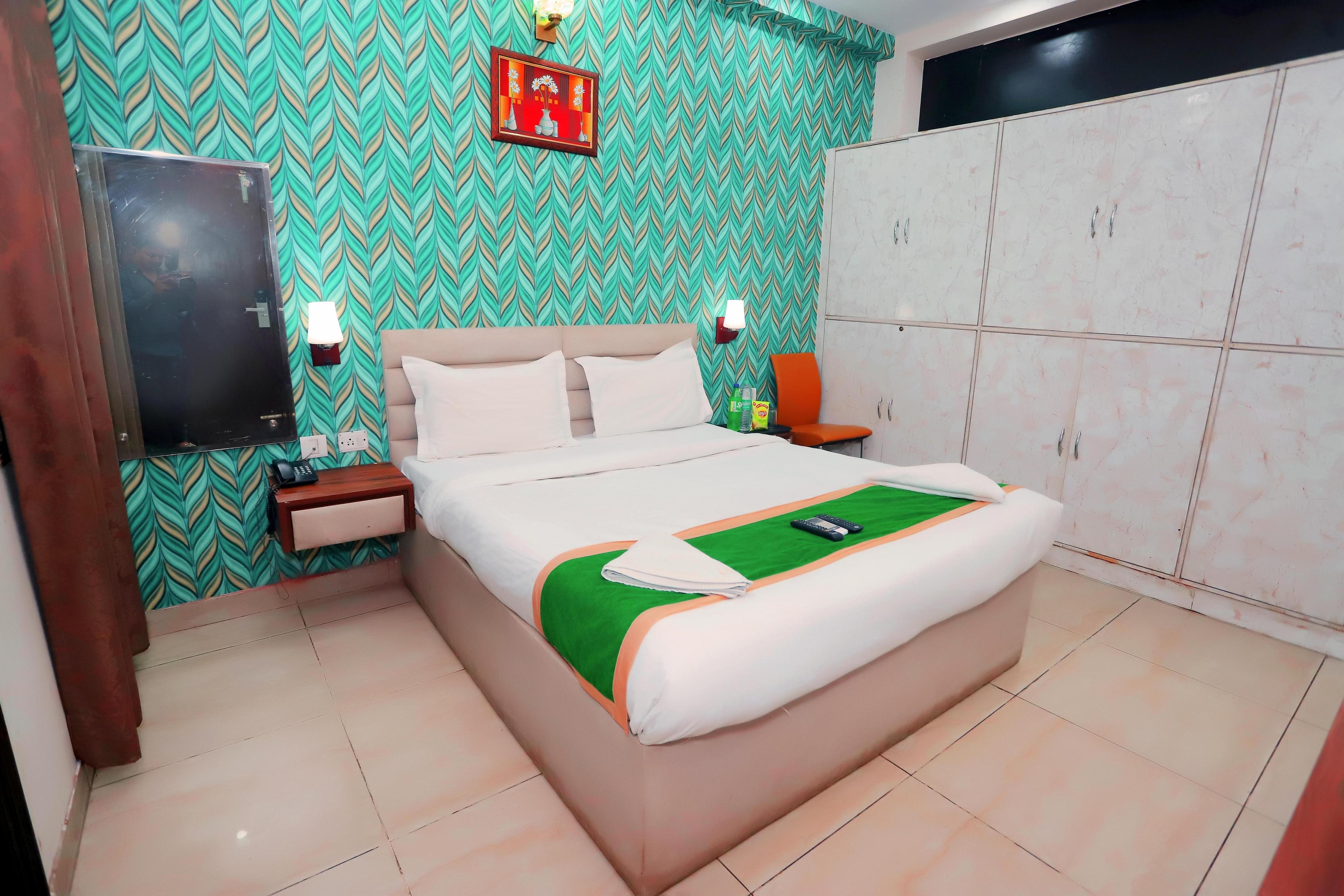 Hotel Comfirt Inn Sector 19 - Tap to explore photos
