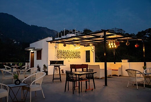 6BHK HomestayRooftopGamesBonefirePartyBarbecueWFH