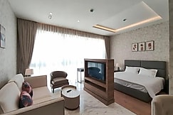 Luxurious Apt. in Leela Residence, Bangalore