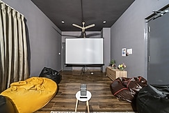 Gatsby Grandeur Spacez Villa w/ Private Theater, Devanhalli