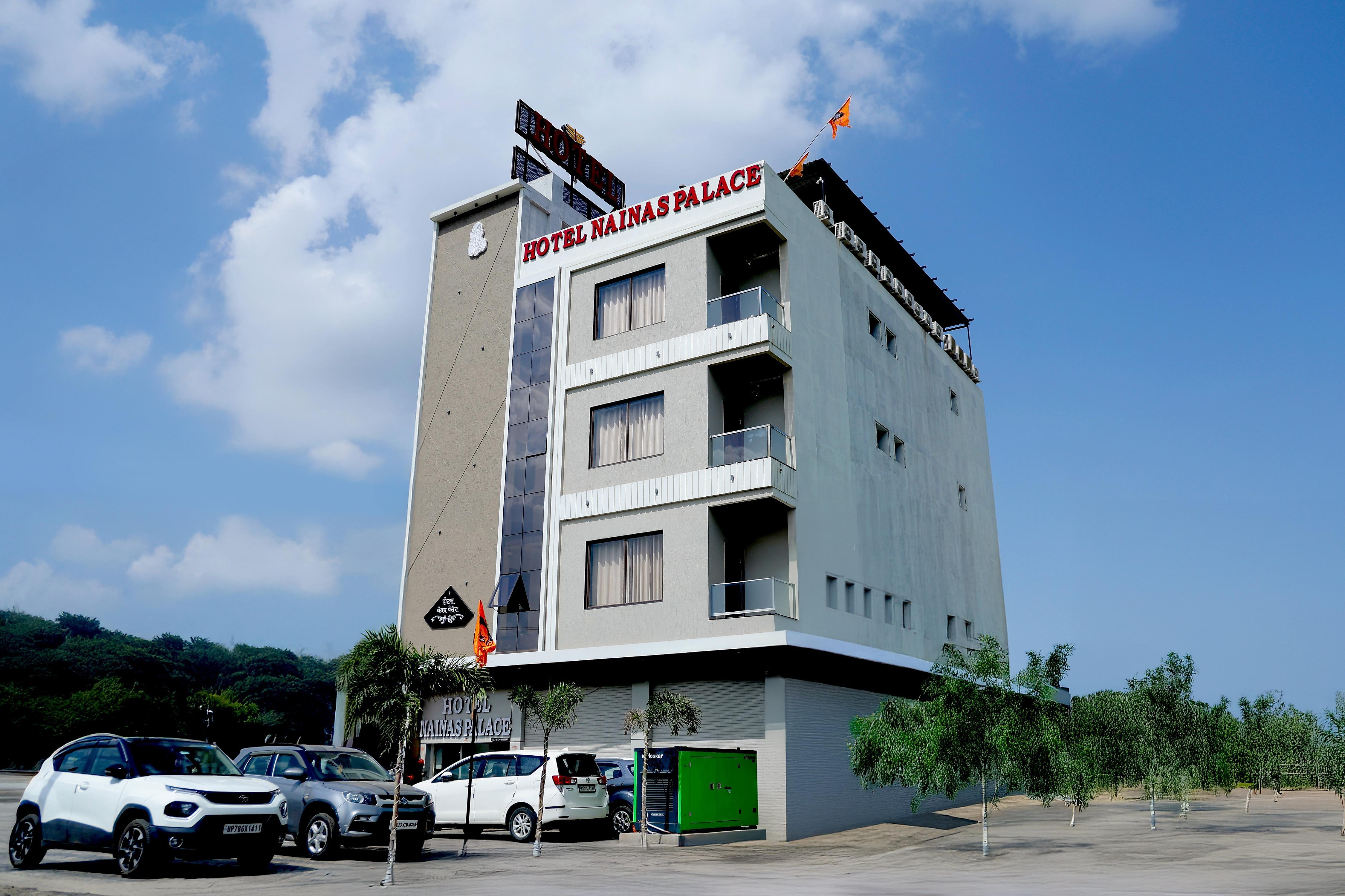 Hotel Nainas Palace - Tap to explore photos