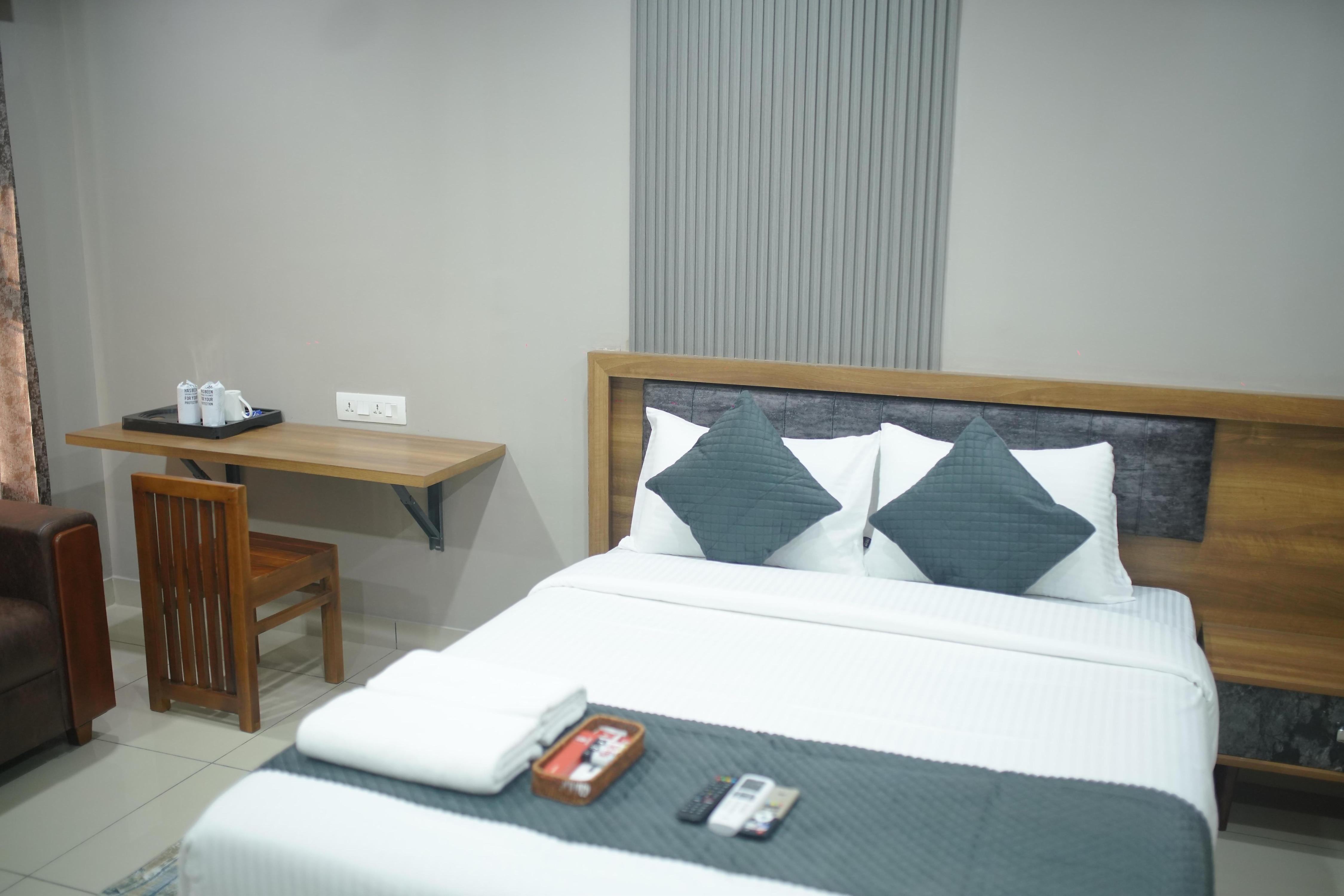 Cruz Inn Calicut - Tap to explore photos