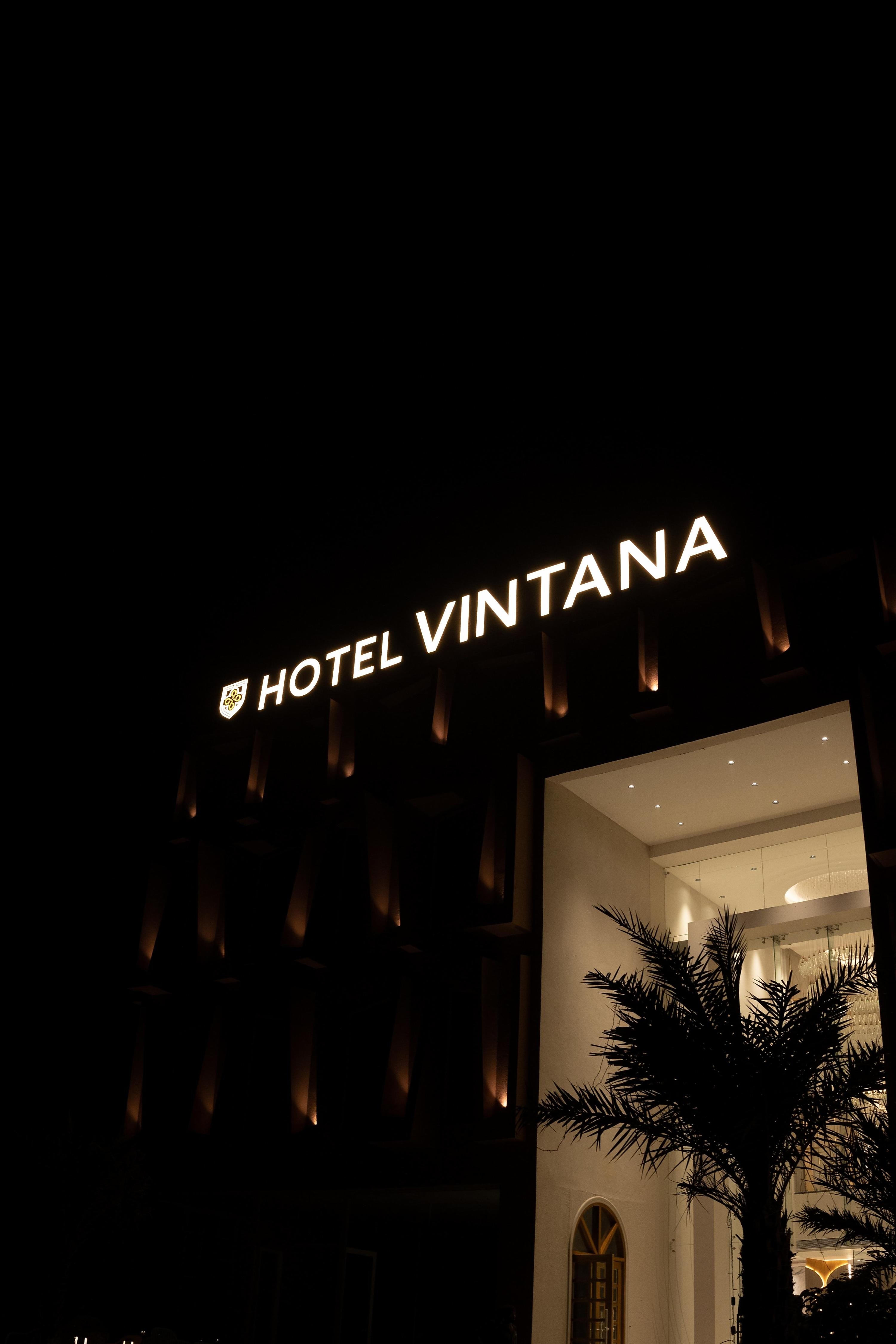 Hotel Vintana - Tap to explore photos
