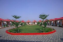 StayGuru The Heaven Resort, Gandhidham