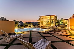 TRAVASSA FARMS BY OZY STAYS, Udaipur