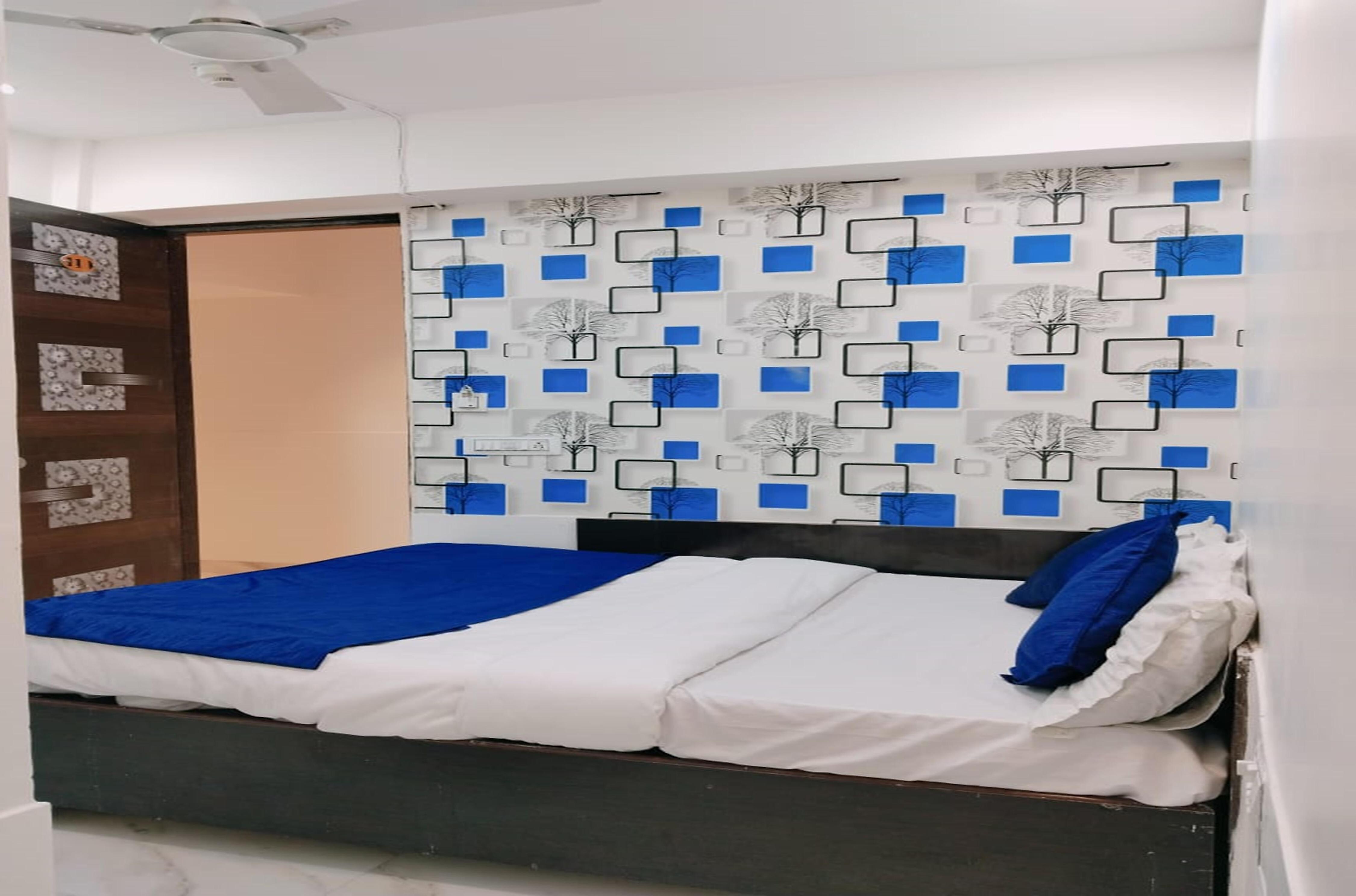 Hotel Royal Palace Nava naroda - Tap to explore photos
