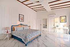 tisyastays | Emerald 3BHK Penthouse with Pvt Jacuzzi, 5mins to beach, Goa