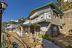 ELIVAAS 3BHK Plus Attic Cliffside Villa with Scenic Views, Shoghi