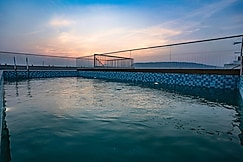 Hotel Patwar Inn With Rooftop Swimming Pool and Mountain Views, Udaipur