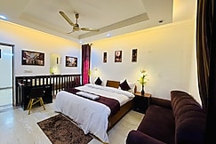 Hotel Oxygen Prime-Near Noida City Center Metro, Noida
