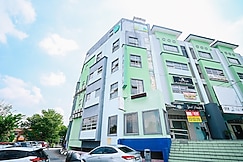 Swing & Pillows - Apple Hotel Shah Alam, Shah Alam