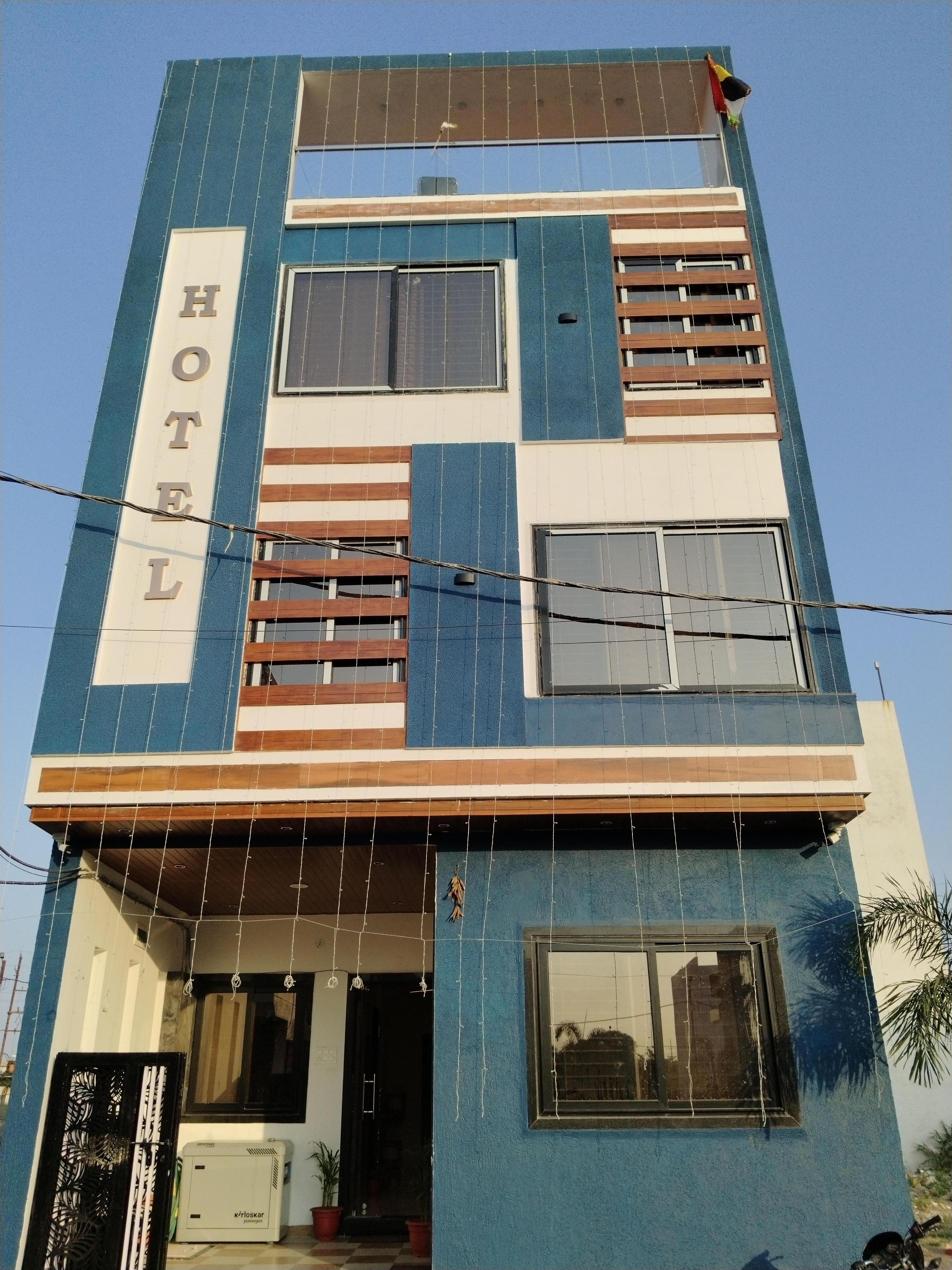 Hotel Blue Paradise - Tap to explore photos
