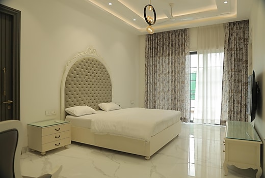 HM White House Resort