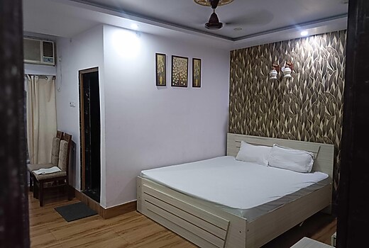 Hotel O Krishna