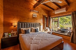 SaffronStays Timber Crest with open air dining, Mussoorie