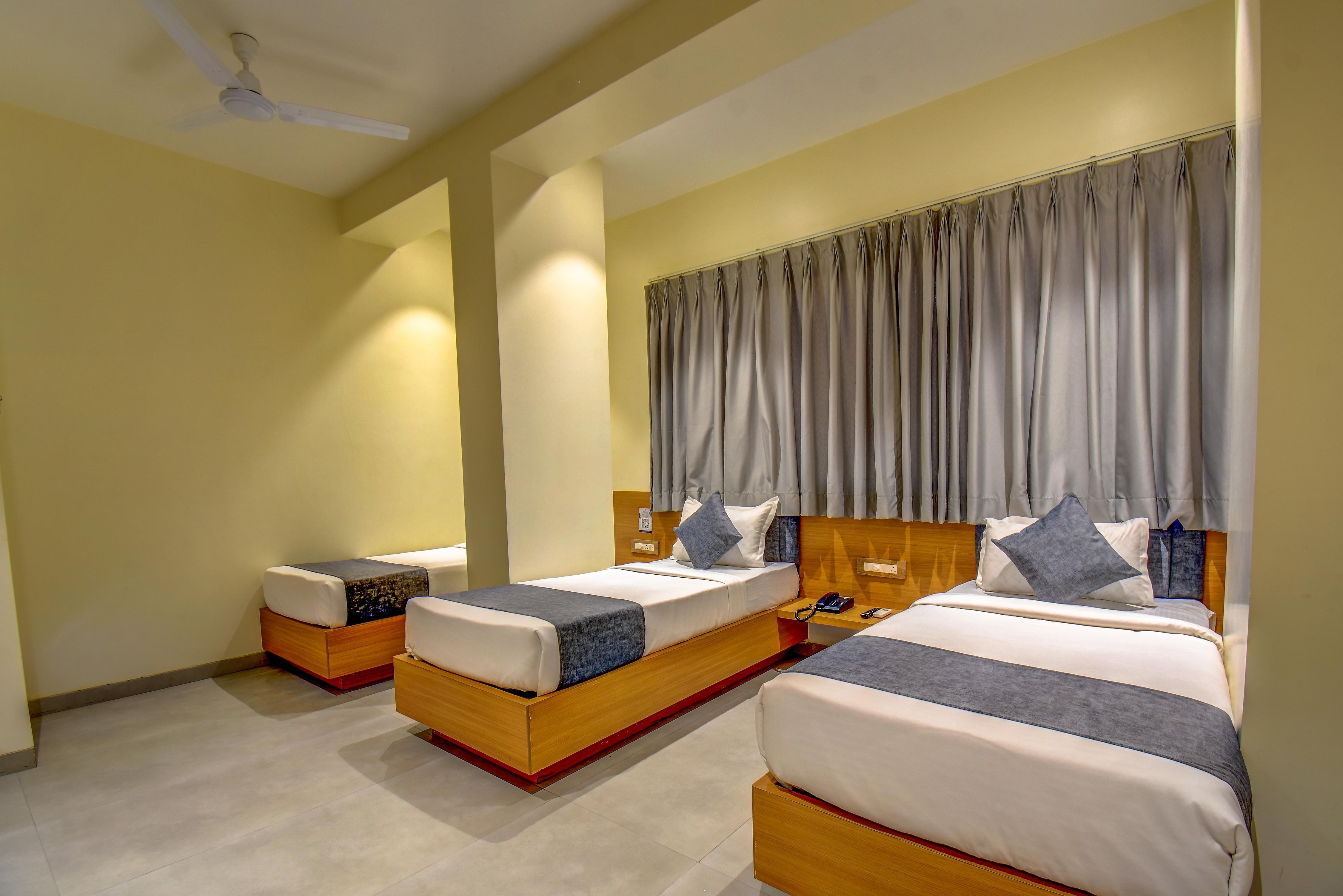 Deluxe Triple Room 1