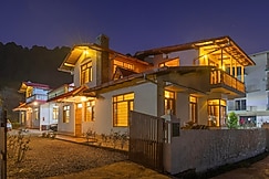 Heavenly 2 BHK Villa near Kainchi Dham Mandir, Almora