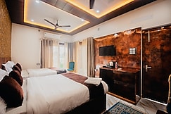 Maya's Nest, Varanasi